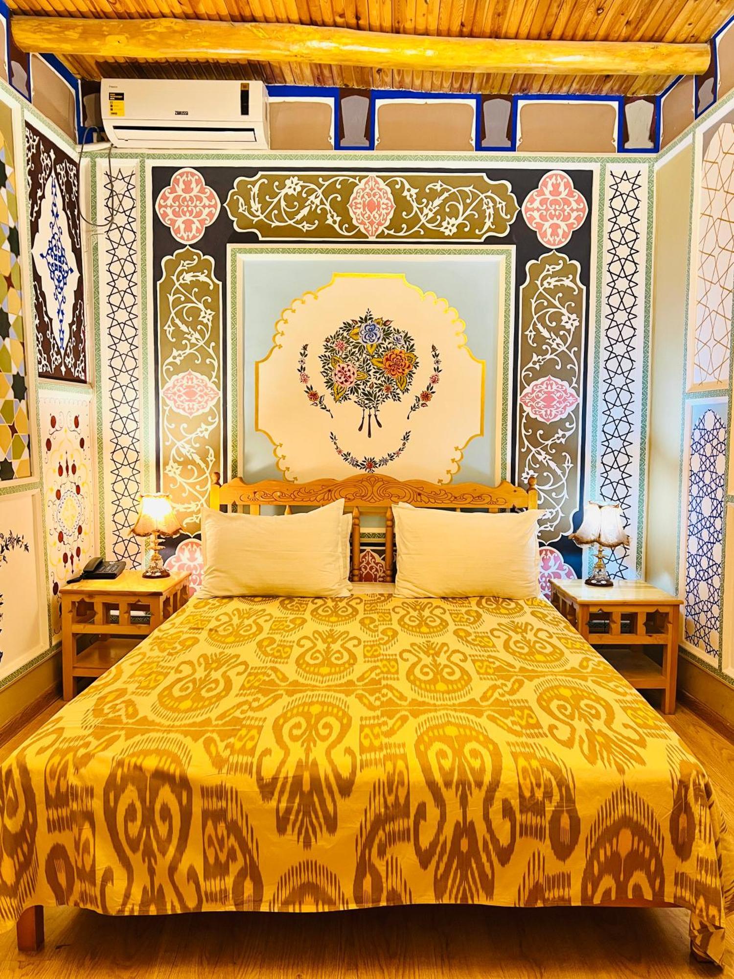 Komil Bukhara Boutique Hotel Extérieur photo